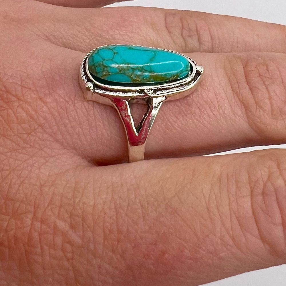 Vintage Turquoise Style Silver Tone Statement Ring Size 8